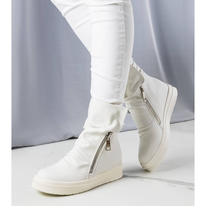 PA1 Cizme cu pană albe de la Monique 2 PA1 Cizme cu pană albe de la Monique 2