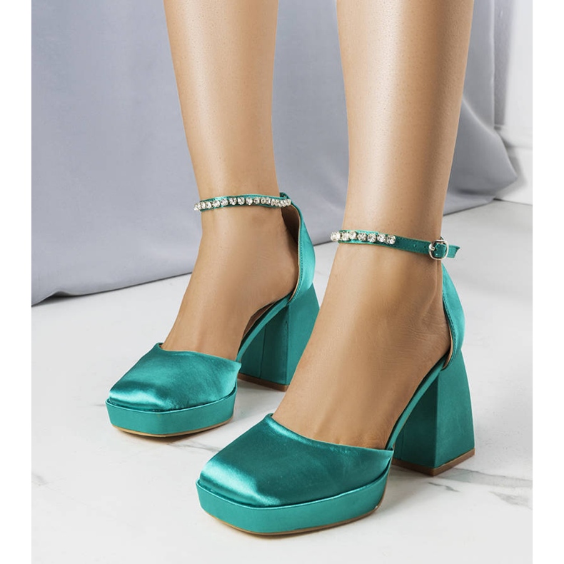 Pompe verzi decorate cu strasuri de la Jodi verde 1