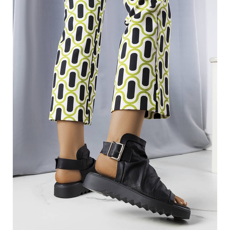 PA1 Sandale negre ajurate de la Beulah negru 2