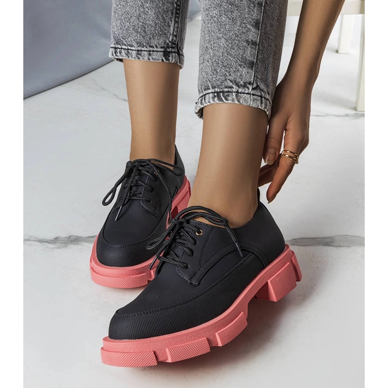 Pantofi negri cu o talpă masivă de la Kay negru 1