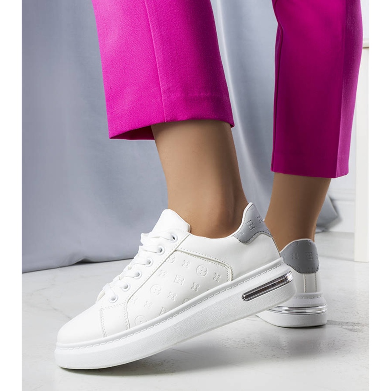 Tenisi albi cu talpă înaltă de la Tasha 1