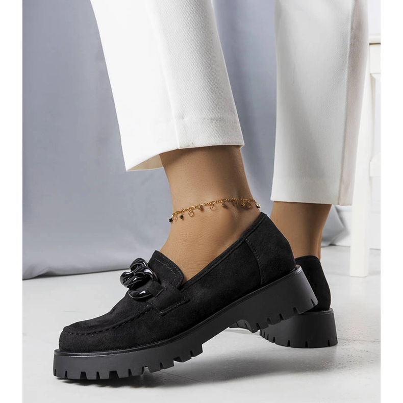 Domni negri împodobiți cu un lanț Arpin negru 1 Domni negri împodobiți cu un lanț Arpin negru 1