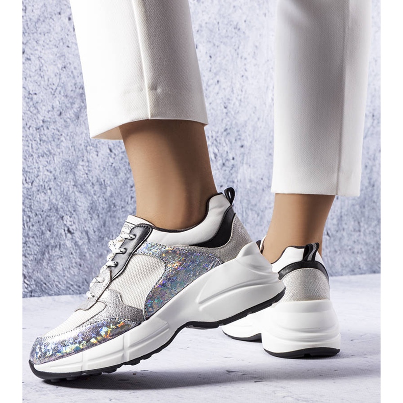 Adidași argintii cu inserții metalice de la Béri 1