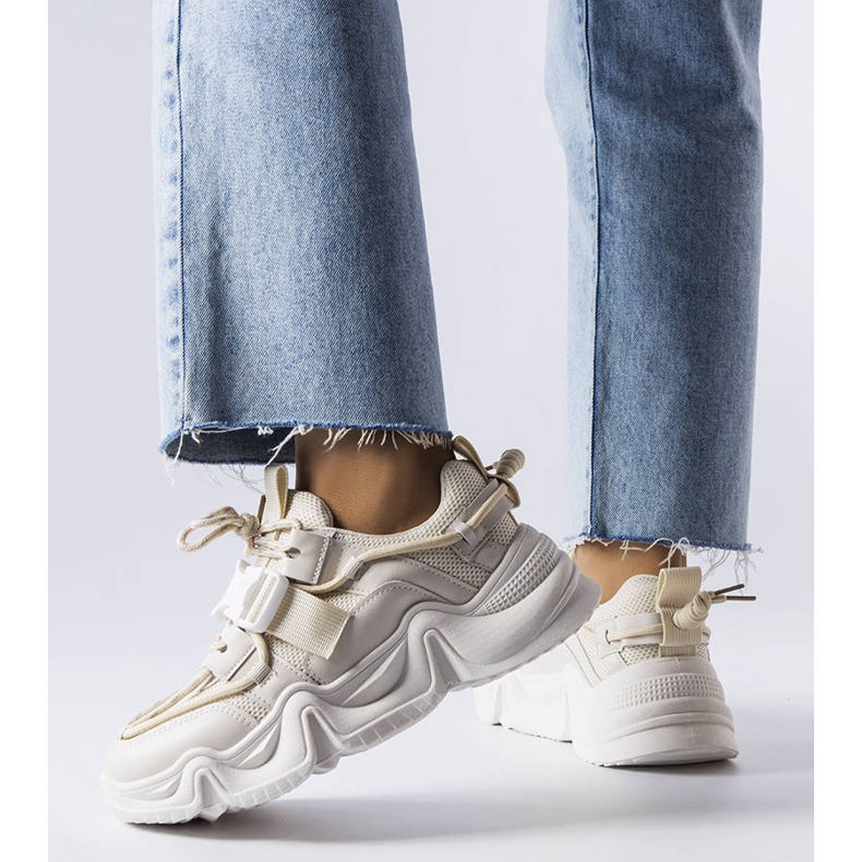 Tenisi spectaculoși bej de la Desforges 1 Tenisi spectaculoși bej de la Desforges 1