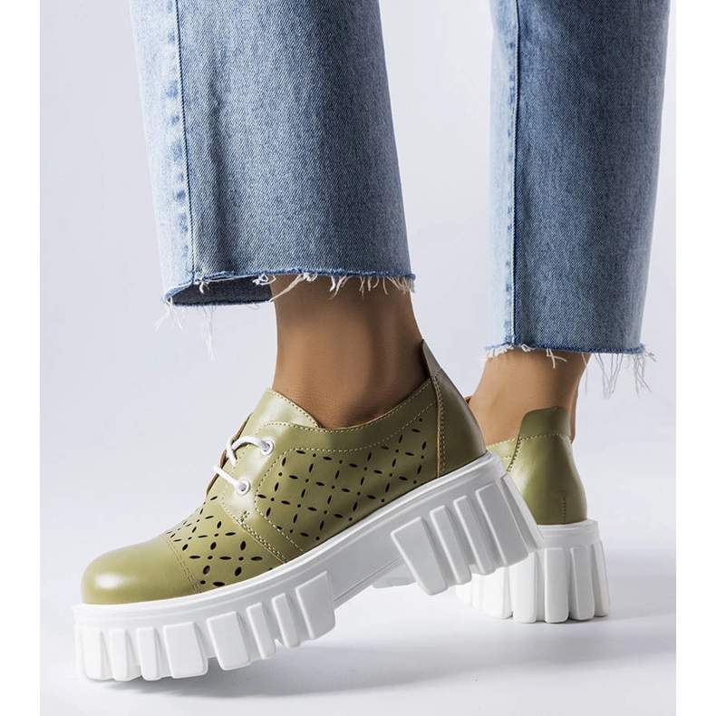 Pantofi verzi masivi ajurati de la Camus verde 1