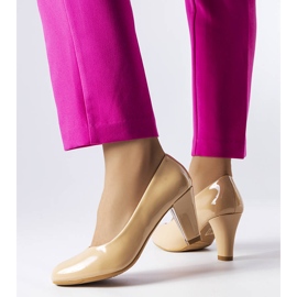 BM Pompi din piele lacuita bej de la Burkett 1