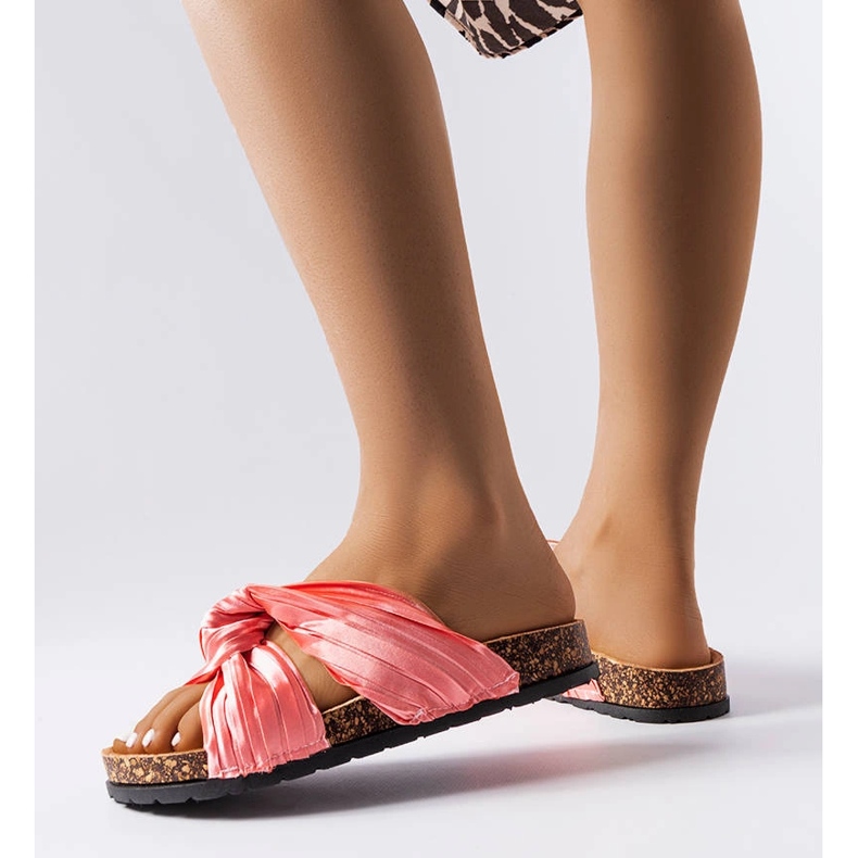 Papuci roz decorati cu stofa Fresne 1