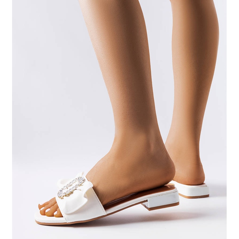 Papuci albi eleganti cu strasuri de la Fifi 1