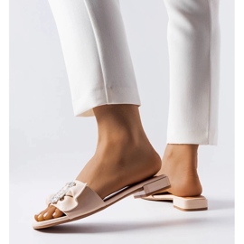 Papuci eleganti bej cu strasuri de la Fifi 1