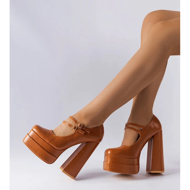 Pompe maro cu toc înalt de la Chouinard 1