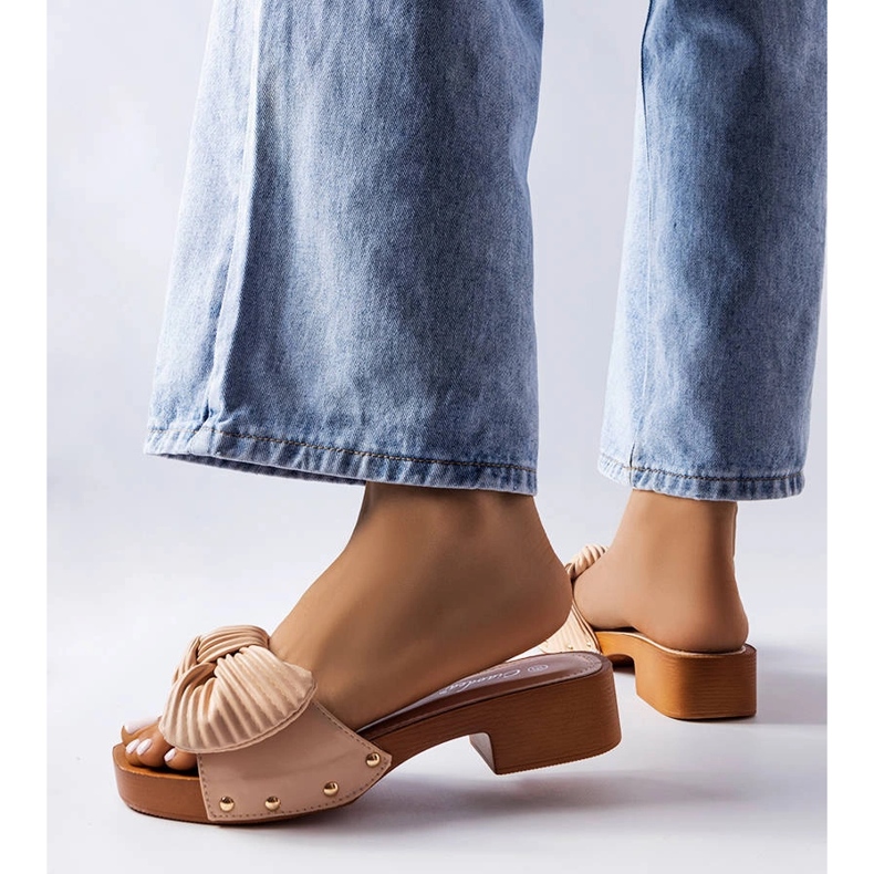 Sandale bej cu toc jos de la Rochefort 1