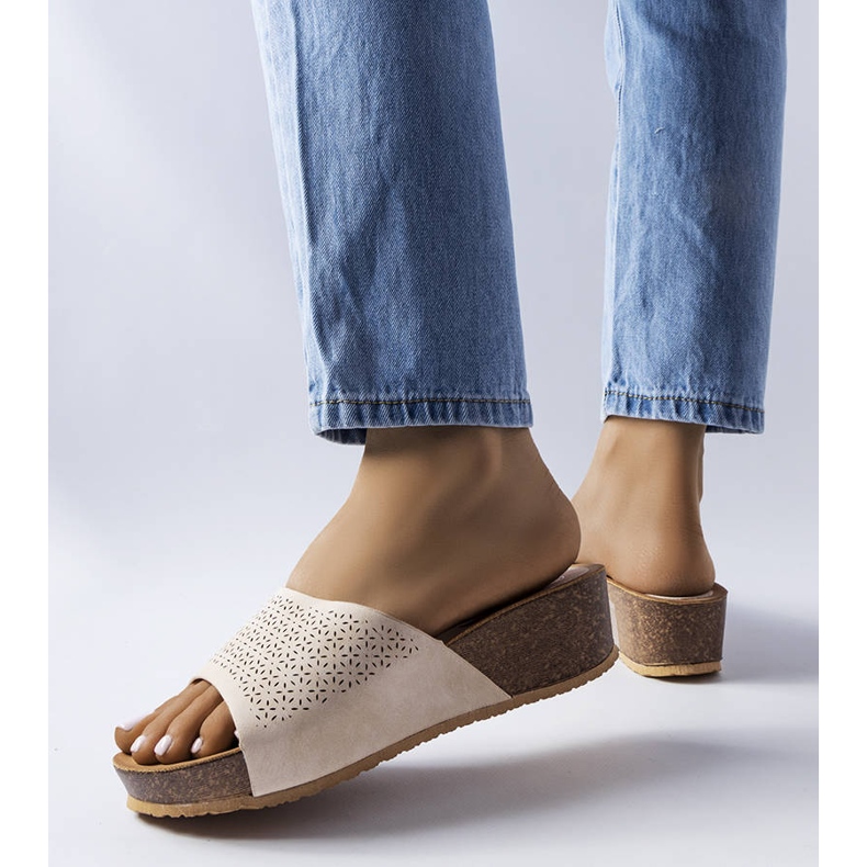 Sandale bej cu pană ajurate de la Bourque 1