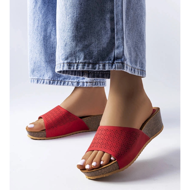 Glisoare roșii ajurate de la Bourque roșu 1