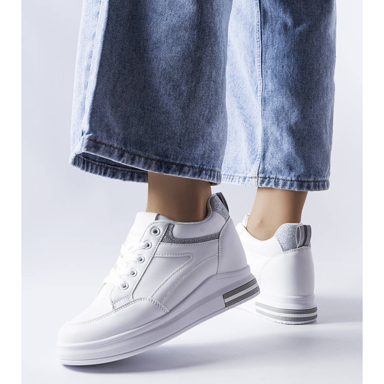 Tenisi albi cu inserții cu sclipici de la Bonevil 1 Tenisi albi cu inserții cu sclipici de la Bonevil 1