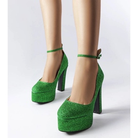 Pompe verzi de brocart de la Bellamy verde 1