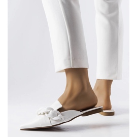 Sandale albe elegante cu lant de la Patenaude 1