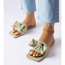 Glisori verzi eleganti cu o fundita de la Thériault verde 1