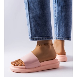 Papuci roz pe platforma Paquette 2