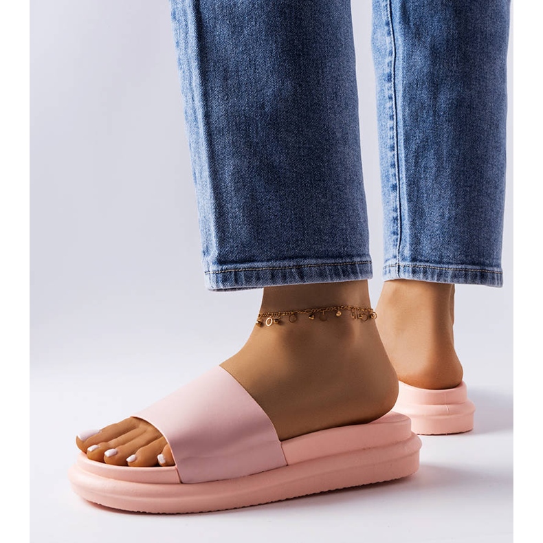 Papuci roz pe platforma Paquette 2