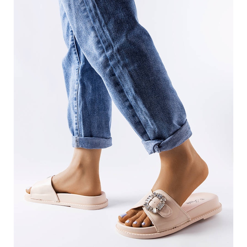 Tobogane bej decorate cu strasuri de la Griegsvei 2