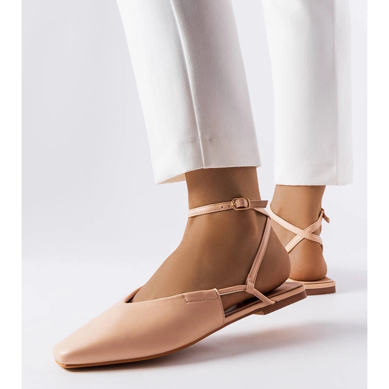 Sandale roz cu vârf închis 1