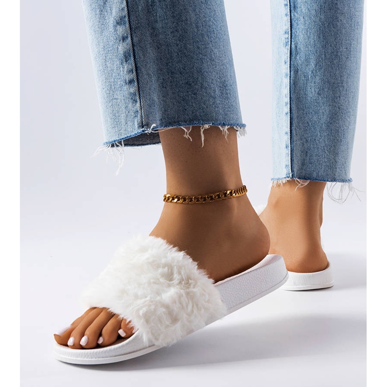 BM Tobogane albe cu blana de la Raffaele 2 BM Tobogane albe cu blana de la Raffaele 2