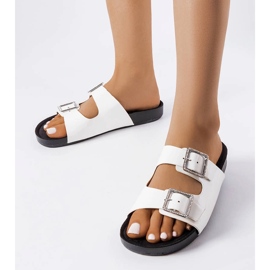 Papuci lacuiti alb cu catarame Norcross 1