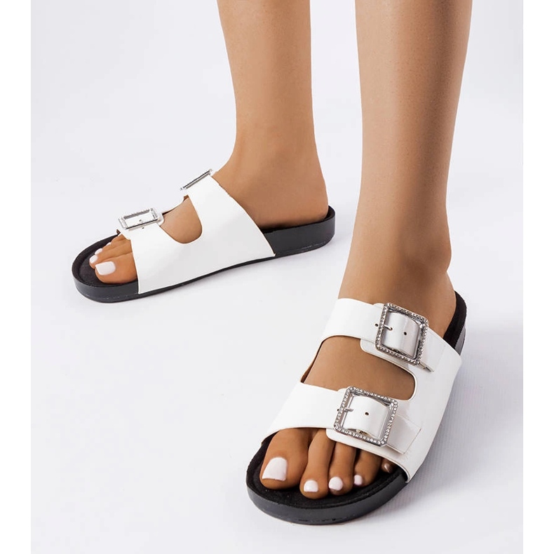 Papuci lacuiti alb cu catarame Norcross 1