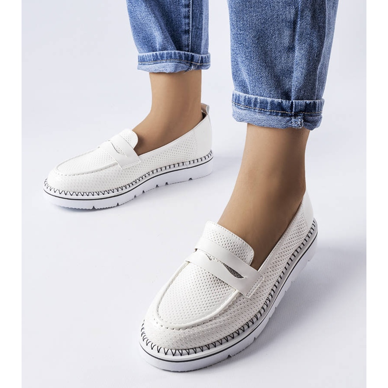 Pantofi albi perforați de la Bloomsburg 1