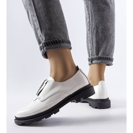 Pantofi Legget din piele lăcuită albă 2