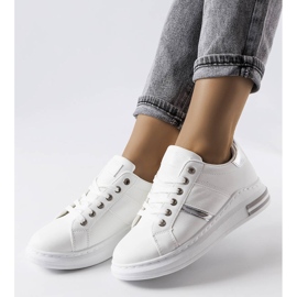 Tenisi albi cu inserții de la Deans 1