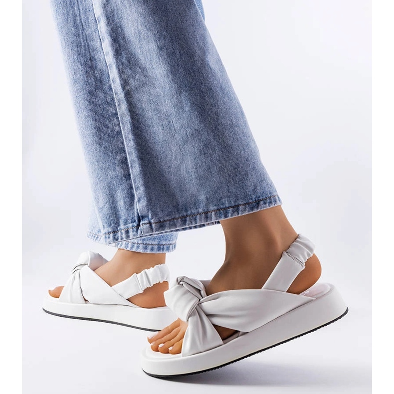 Sandale cu pană albe de la Clarice 1