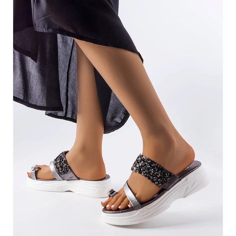 Flip-flops gri cu decor de bijuterii de la Cotilde argint 1