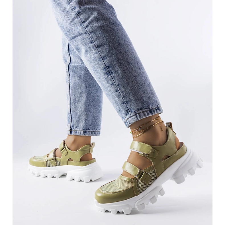 Adidași verzi pe o talpă masivă de la Djurs verde 1 Adidași verzi pe o talpă masivă de la Djurs verde 1