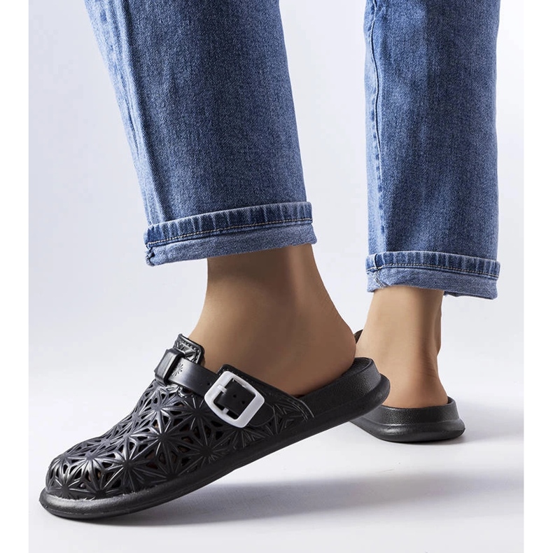 Glisoare de cauciuc negru ajurate de la Peverell 1