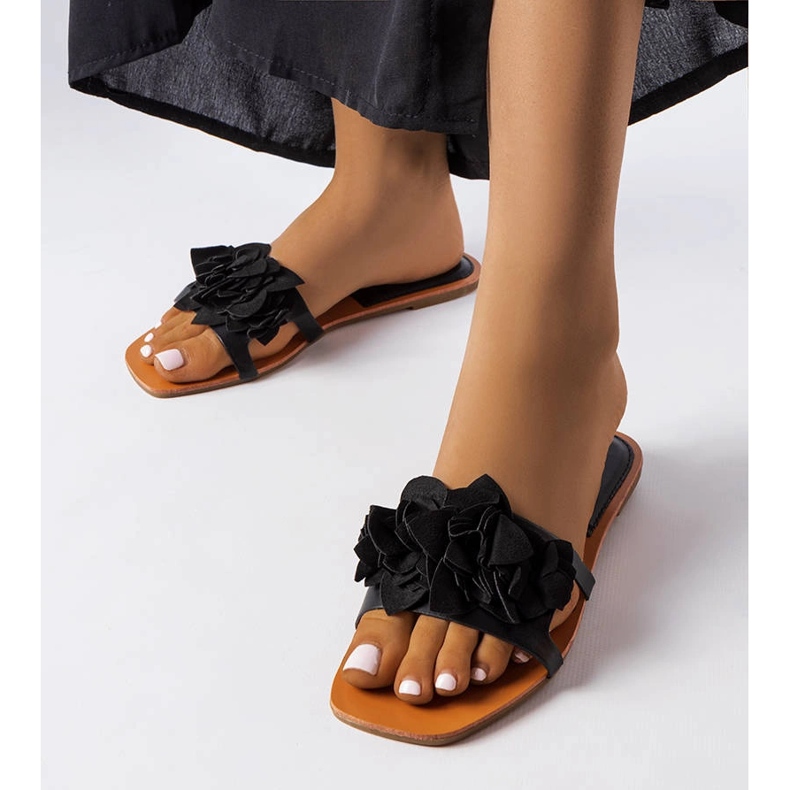 Tobogane negre decorate cu Flori din Rapids negru 1 Tobogane negre decorate cu Flori din Rapids negru 1