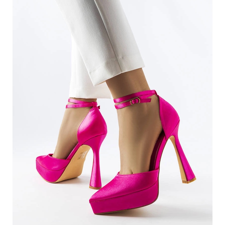 Pompe roz cu toc înalt de la Dallas 1