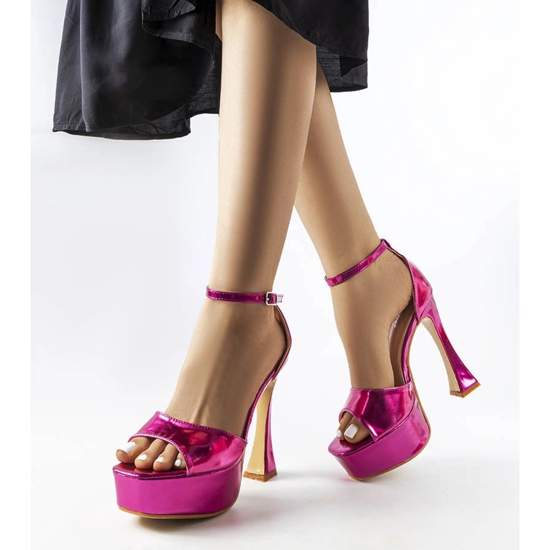 Sandale roz lacuite cu toc înalt din Illinois 1