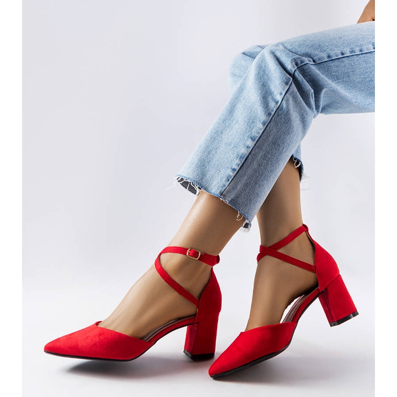 Pompe roșii pe postul din Bensalem roșu 1