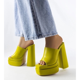 Sandale verzi cu toc înalt de la Mercure verde 1 Sandale verzi cu toc înalt de la Mercure verde 1