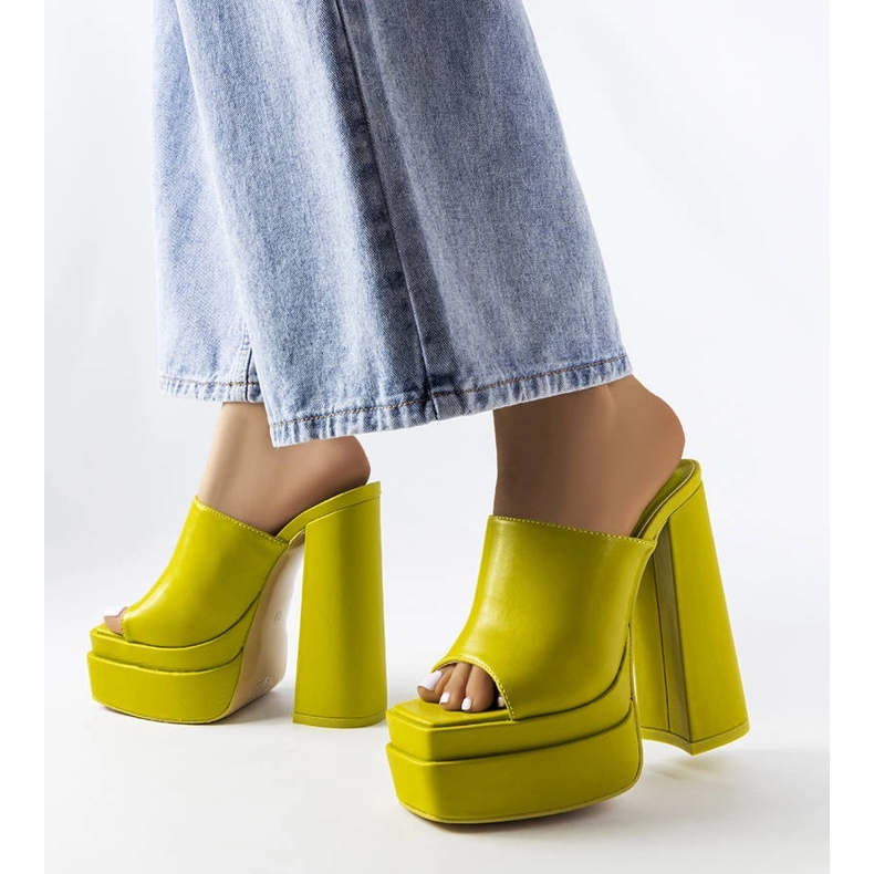 Sandale verzi cu toc înalt de la Mercure verde 1 Sandale verzi cu toc înalt de la Mercure verde 1