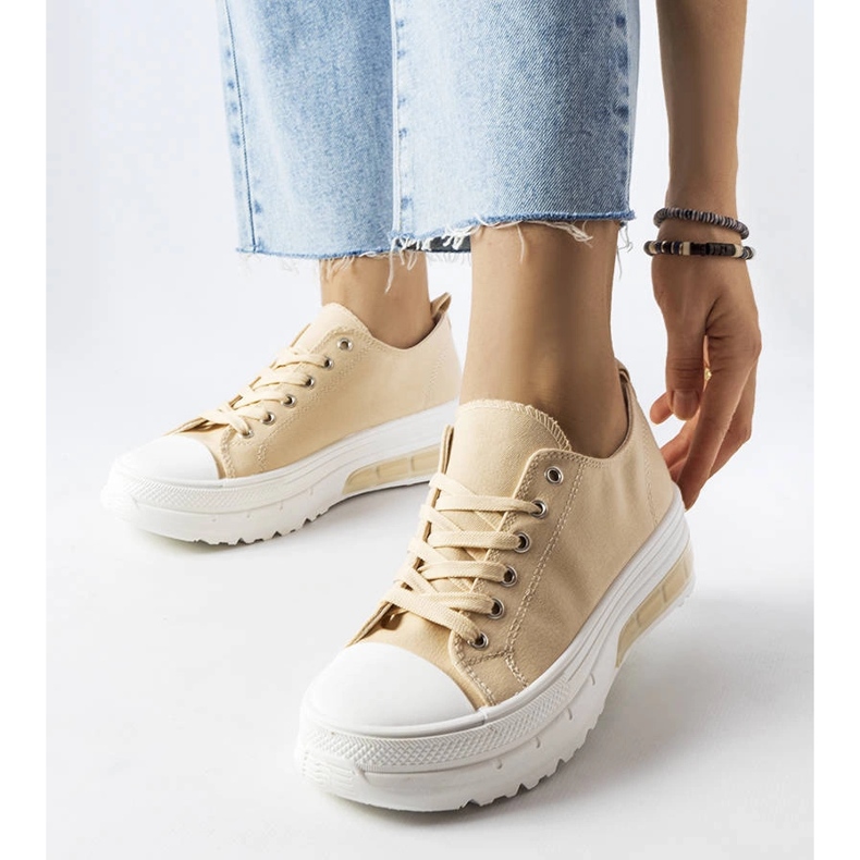 Adidași cu platformă bej de la Hawthorne 1