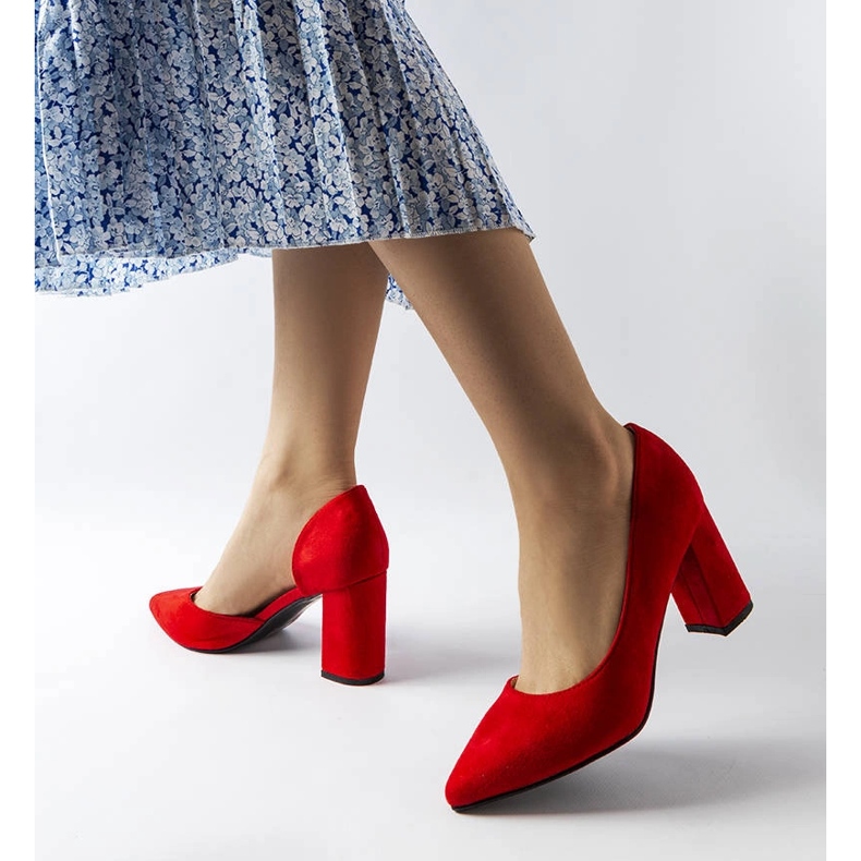 Pompe roșii pe postul Sargent roșu 1