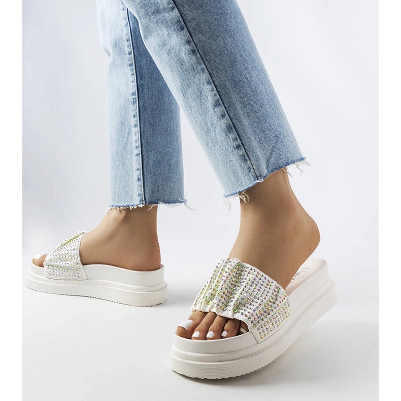 Sandale albe pe platformă cu zirconii cubi de la Franet 1