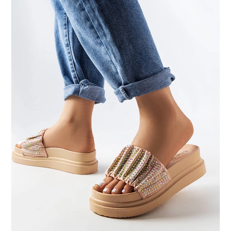 Sandale roz pe platformă cu zirconii cubi de la Franet 1