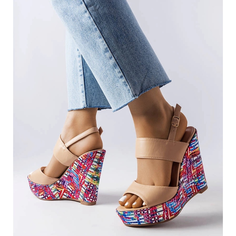 Sandale cu pană cu ornamente bej de la Westtide 1