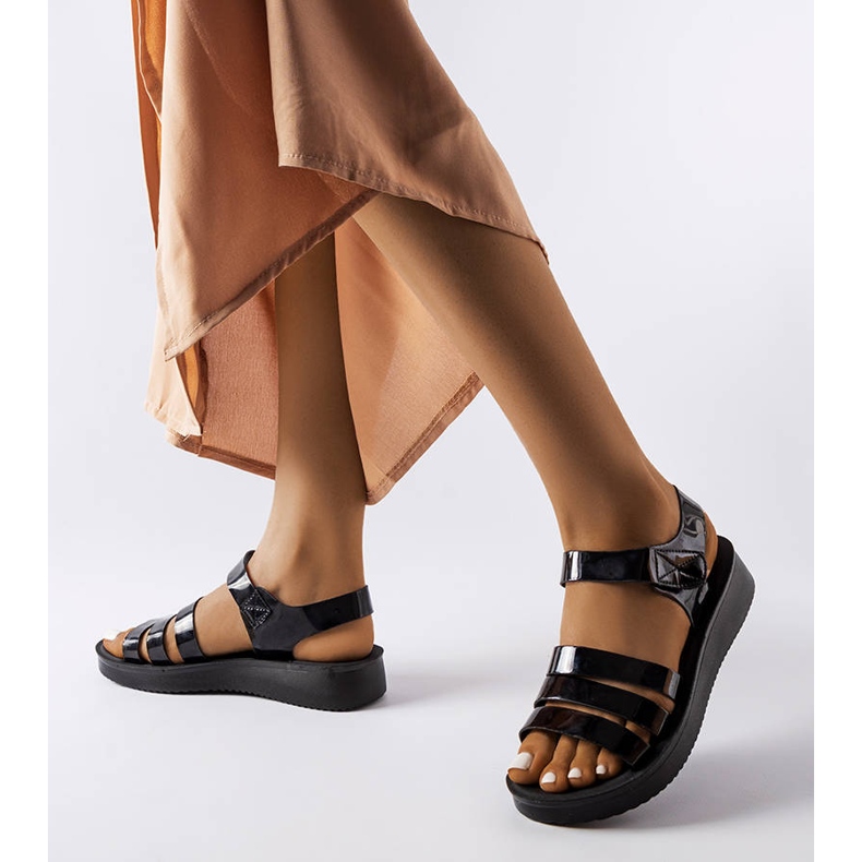 Sandale cu pană lăcuite negre de la Covillon negru 2