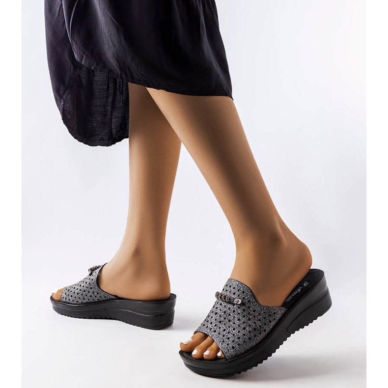 Sandale cu pană gri strălucitoare de la Liisa 1