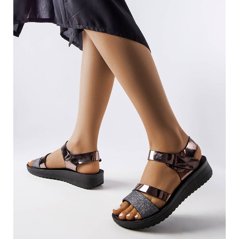 Inna Sandale cu pană argintii de la Randi 1