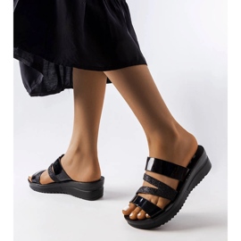 Papucii negri strălucitori ai lui Loli negru 1